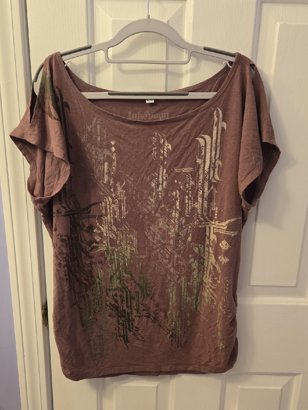 Neutral Graphic Scoop Neck Women’s Top With Cold Shoulder, Ruched Sides